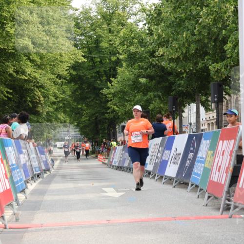 15.06.2025 - REWE Women's Run Strokosch-Dieckow http://msf.ph/oto/7930986 15.06.2025 10:27:24 Ziel 10660 meine-sportfotos.de