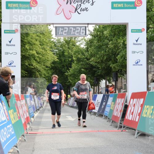15.06.2025 - REWE Women's Run Strokosch-Dieckow http://msf.ph/oto/7931000 15.06.2025 10:28:04 Ziel 10297, 10728 meine-sportfotos.de