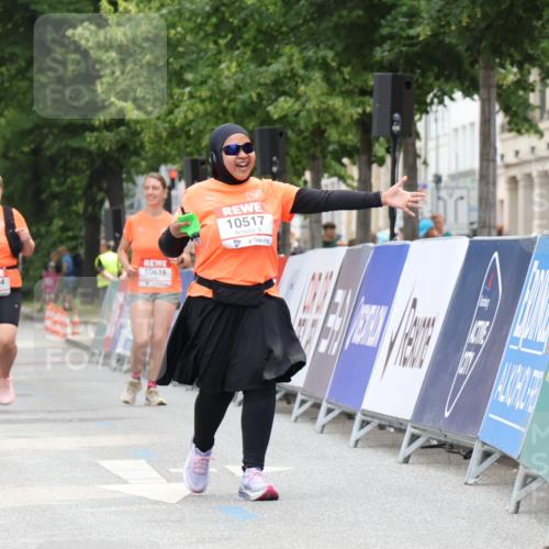 15.06.2025 - REWE Women's Run Strokosch-Dieckow http://msf.ph/oto/7931009 15.06.2025 10:28:12 Ziel 10517 meine-sportfotos.de