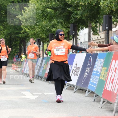 15.06.2025 - REWE Women's Run Strokosch-Dieckow http://msf.ph/oto/7931011 15.06.2025 10:28:13 Ziel 10517 meine-sportfotos.de