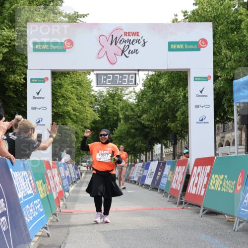 15.06.2025 - REWE Women's Run Strokosch-Dieckow http://msf.ph/oto/7931021 15.06.2025 10:28:17 Ziel 10504, 10517, 10616 meine-sportfotos.de