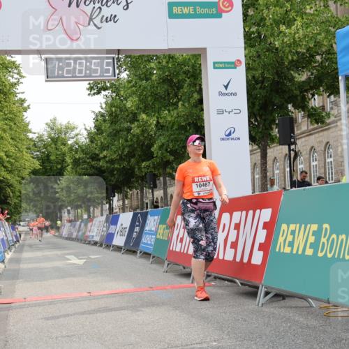 15.06.2025 - REWE Women's Run Strokosch-Dieckow http://msf.ph/oto/7931076 15.06.2025 10:29:34 Ziel 10467 meine-sportfotos.de