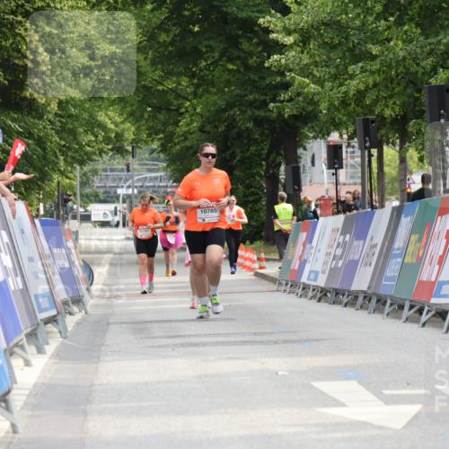 15.06.2025 - REWE Women's Run Strokosch-Dieckow http://msf.ph/oto/7931078 15.06.2025 10:29:38 Ziel 10467 meine-sportfotos.de