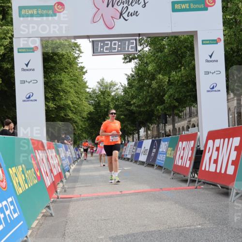 15.06.2025 - REWE Women's Run Strokosch-Dieckow http://msf.ph/oto/7931085 15.06.2025 10:29:50 Ziel 10576, 10785 meine-sportfotos.de