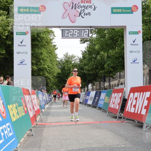 15.06.2025 - REWE Women's Run Strokosch-Dieckow http://msf.ph/oto/7931087 15.06.2025 10:29:51 Ziel 10576, 10785 meine-sportfotos.de