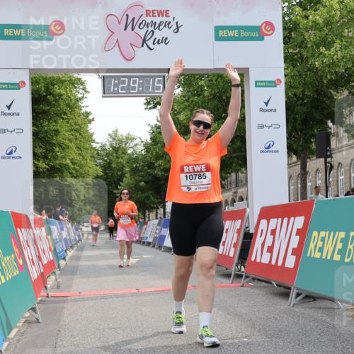 15.06.2025 - REWE Women's Run Strokosch-Dieckow http://msf.ph/oto/7931098 15.06.2025 10:29:54 Ziel 10576, 10785 meine-sportfotos.de
