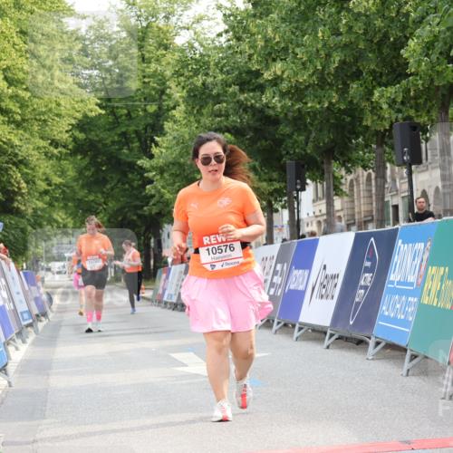 15.06.2025 - REWE Women's Run Strokosch-Dieckow http://msf.ph/oto/7931101 15.06.2025 10:29:55 Ziel 10576, 10785 meine-sportfotos.de