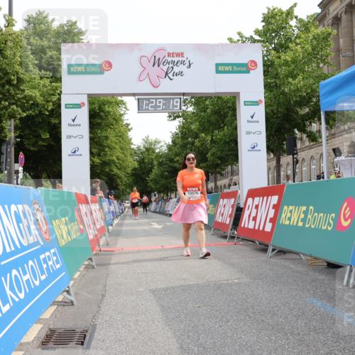 15.06.2025 - REWE Women's Run Strokosch-Dieckow http://msf.ph/oto/7931107 15.06.2025 10:29:58 Ziel 10576, 10785 meine-sportfotos.de