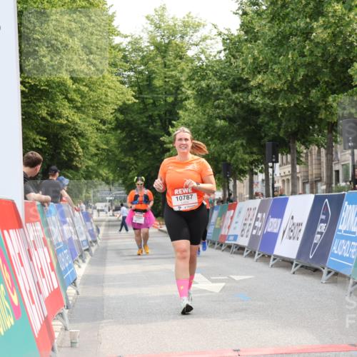 15.06.2025 - REWE Women's Run Strokosch-Dieckow http://msf.ph/oto/7931113 15.06.2025 10:30:03 Ziel 10576, 10787 meine-sportfotos.de