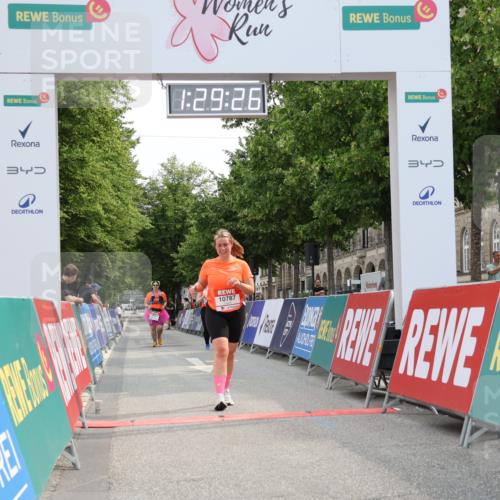 15.06.2025 - REWE Women's Run Strokosch-Dieckow http://msf.ph/oto/7931118 15.06.2025 10:30:05 Ziel 10787 meine-sportfotos.de
