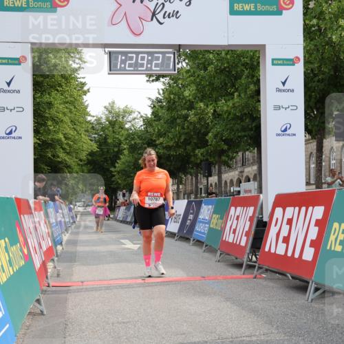 15.06.2025 - REWE Women's Run Strokosch-Dieckow http://msf.ph/oto/7931120 15.06.2025 10:30:05 Ziel 10787 meine-sportfotos.de