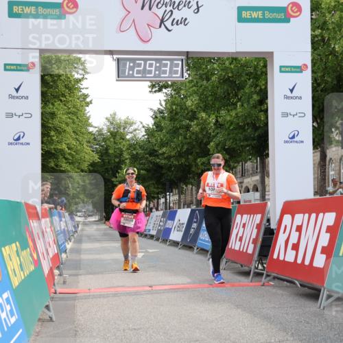 15.06.2025 - REWE Women's Run Strokosch-Dieckow http://msf.ph/oto/7931132 15.06.2025 10:30:11 Ziel 10029, 10787 meine-sportfotos.de