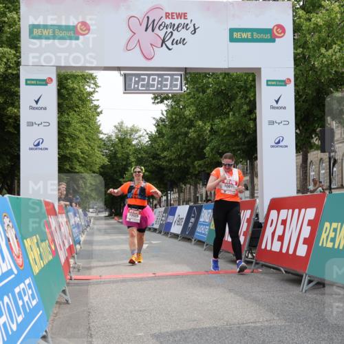 15.06.2025 - REWE Women's Run Strokosch-Dieckow http://msf.ph/oto/7931134 15.06.2025 10:30:12 Ziel 10029, 10787 meine-sportfotos.de
