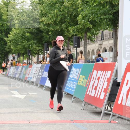 15.06.2025 - REWE Women's Run Strokosch-Dieckow http://msf.ph/oto/7931149 15.06.2025 10:32:52 Ziel 10397 meine-sportfotos.de