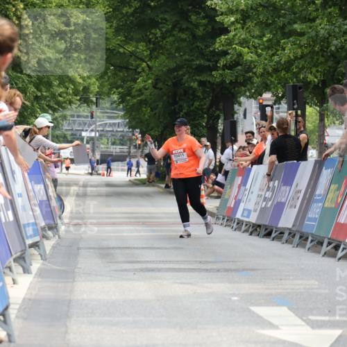 15.06.2025 - REWE Women's Run Strokosch-Dieckow http://msf.ph/oto/7931158 15.06.2025 10:38:10 Ziel  meine-sportfotos.de