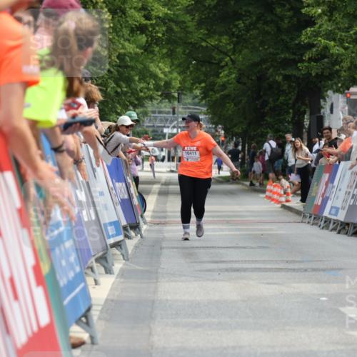 15.06.2025 - REWE Women's Run Strokosch-Dieckow http://msf.ph/oto/7931160 15.06.2025 10:38:12 Ziel  meine-sportfotos.de