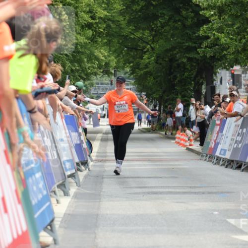 15.06.2025 - REWE Women's Run Strokosch-Dieckow http://msf.ph/oto/7931161 15.06.2025 10:38:14 Ziel  meine-sportfotos.de