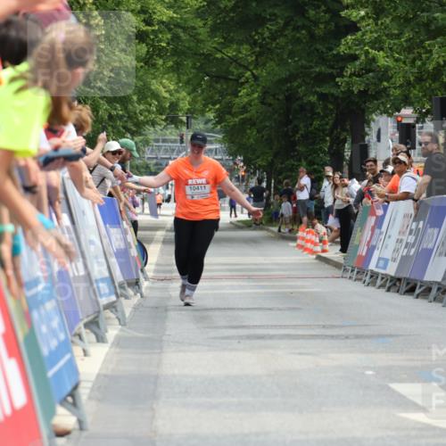 15.06.2025 - REWE Women's Run Strokosch-Dieckow http://msf.ph/oto/7931163 15.06.2025 10:38:14 Ziel  meine-sportfotos.de
