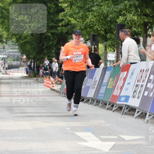 15.06.2025 - REWE Women's Run Strokosch-Dieckow http://msf.ph/oto/7931169 15.06.2025 10:38:19 Ziel  meine-sportfotos.de