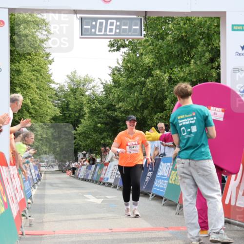 15.06.2025 - REWE Women's Run Strokosch-Dieckow http://msf.ph/oto/7931176 15.06.2025 10:38:26 Ziel 10411 meine-sportfotos.de