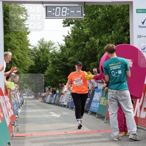 15.06.2025 - REWE Women's Run Strokosch-Dieckow http://msf.ph/oto/7931177 15.06.2025 10:38:27 Ziel 10411 meine-sportfotos.de