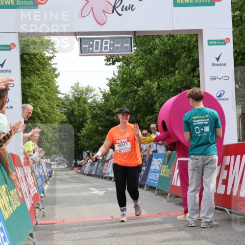 15.06.2025 - REWE Women's Run Strokosch-Dieckow http://msf.ph/oto/7931181 15.06.2025 10:38:28 Ziel 10411 meine-sportfotos.de