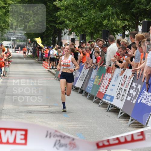 15.06.2025 - REWE Women's Run Strokosch-Dieckow http://msf.ph/oto/7931184 15.06.2025 10:50:05 Ziel 5460 meine-sportfotos.de