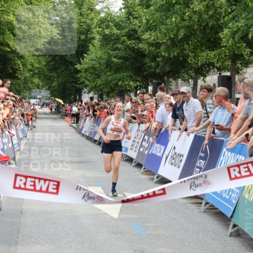 15.06.2025 - REWE Women's Run Strokosch-Dieckow http://msf.ph/oto/7931187 15.06.2025 10:50:07 Ziel 5460 meine-sportfotos.de