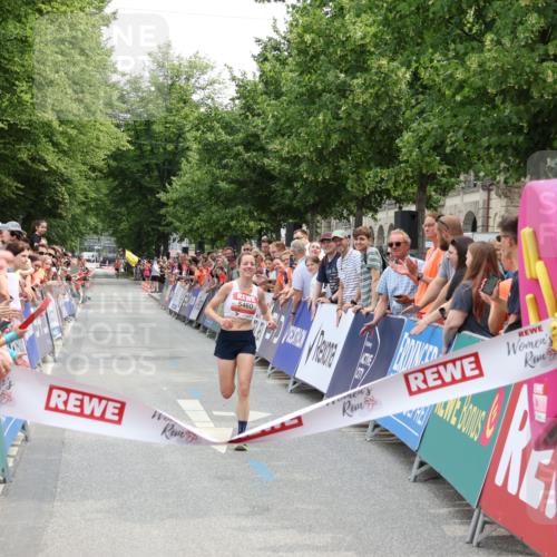 15.06.2025 - REWE Women's Run Strokosch-Dieckow http://msf.ph/oto/7931189 15.06.2025 10:50:08 Ziel 5460 meine-sportfotos.de