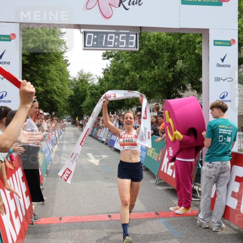 15.06.2025 - REWE Women's Run Strokosch-Dieckow http://msf.ph/oto/7931196 15.06.2025 10:50:10 Ziel 5460 meine-sportfotos.de