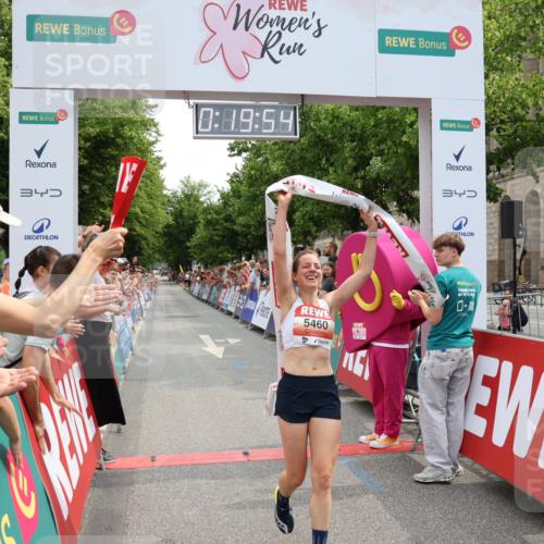 15.06.2025 - REWE Women's Run Strokosch-Dieckow http://msf.ph/oto/7931197 15.06.2025 10:50:10 Ziel 5460 meine-sportfotos.de