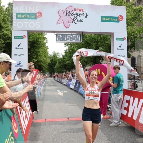 15.06.2025 - REWE Women's Run Strokosch-Dieckow http://msf.ph/oto/7931199 15.06.2025 10:50:11 Ziel 5460 meine-sportfotos.de