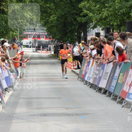 15.06.2025 - REWE Women's Run Strokosch-Dieckow http://msf.ph/oto/7931200 15.06.2025 10:50:23 Ziel  meine-sportfotos.de