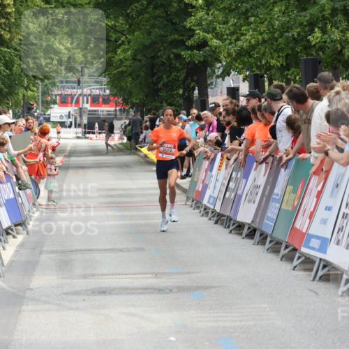 15.06.2025 - REWE Women's Run Strokosch-Dieckow http://msf.ph/oto/7931205 15.06.2025 10:50:27 Ziel  meine-sportfotos.de