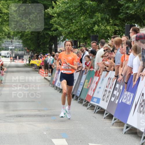 15.06.2025 - REWE Women's Run Strokosch-Dieckow http://msf.ph/oto/7931209 15.06.2025 10:50:32 Ziel 5074 meine-sportfotos.de