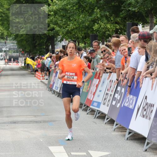 15.06.2025 - REWE Women's Run Strokosch-Dieckow http://msf.ph/oto/7931211 15.06.2025 10:50:33 Ziel 5074 meine-sportfotos.de