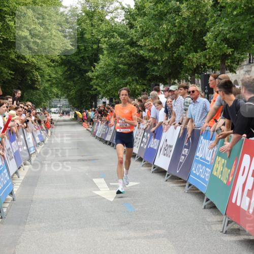 15.06.2025 - REWE Women's Run Strokosch-Dieckow http://msf.ph/oto/7931213 15.06.2025 10:50:34 Ziel 5074 meine-sportfotos.de