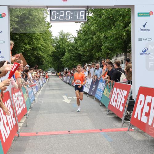 15.06.2025 - REWE Women's Run Strokosch-Dieckow http://msf.ph/oto/7931216 15.06.2025 10:50:35 Ziel 5074 meine-sportfotos.de