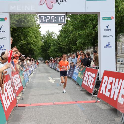 15.06.2025 - REWE Women's Run Strokosch-Dieckow http://msf.ph/oto/7931218 15.06.2025 10:50:35 Ziel 5074 meine-sportfotos.de