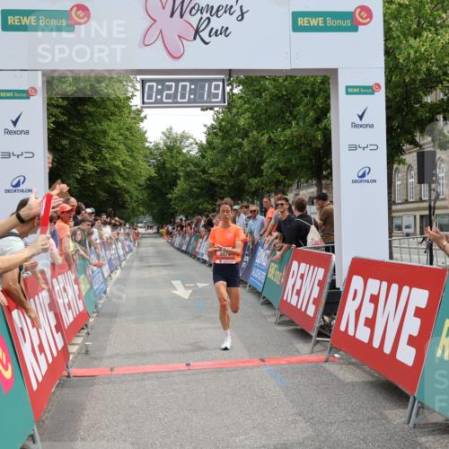 15.06.2025 - REWE Women's Run Strokosch-Dieckow http://msf.ph/oto/7931220 15.06.2025 10:50:36 Ziel 5074 meine-sportfotos.de