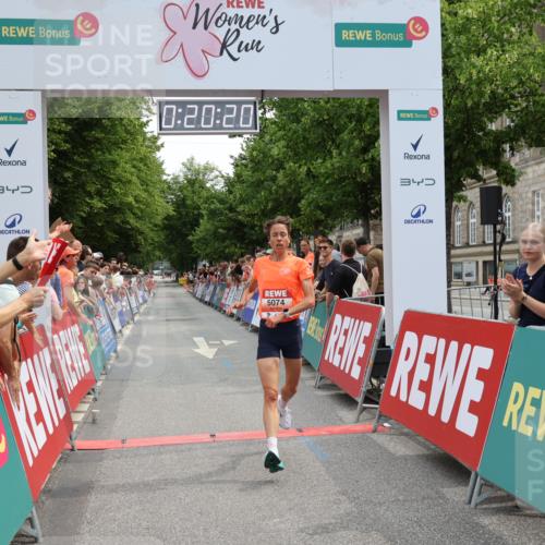 15.06.2025 - REWE Women's Run Strokosch-Dieckow http://msf.ph/oto/7931223 15.06.2025 10:50:36 Ziel 5074 meine-sportfotos.de
