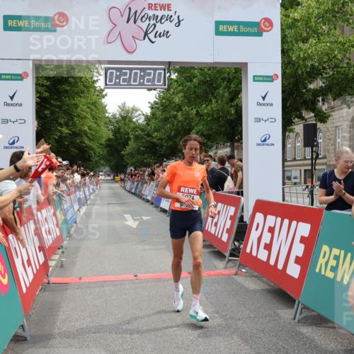15.06.2025 - REWE Women's Run Strokosch-Dieckow http://msf.ph/oto/7931225 15.06.2025 10:50:37 Ziel 5074 meine-sportfotos.de
