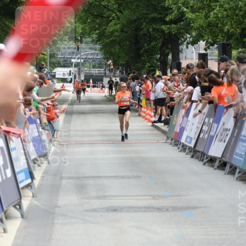 15.06.2025 - REWE Women's Run Strokosch-Dieckow http://msf.ph/oto/7931229 15.06.2025 10:51:23 Ziel  meine-sportfotos.de