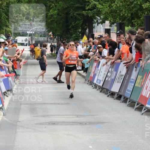 15.06.2025 - REWE Women's Run Strokosch-Dieckow http://msf.ph/oto/7931234 15.06.2025 10:51:28 Ziel  meine-sportfotos.de