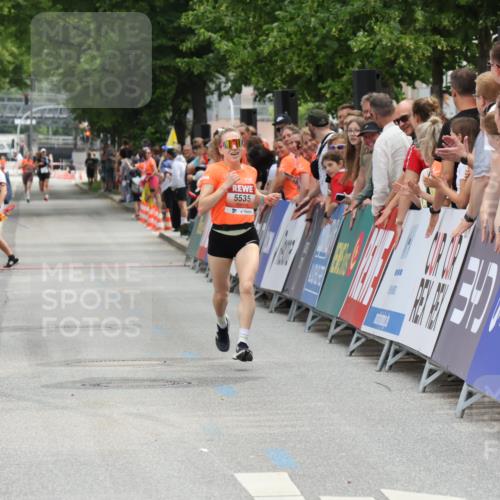 15.06.2025 - REWE Women's Run Strokosch-Dieckow http://msf.ph/oto/7931237 15.06.2025 10:51:32 Ziel 5535 meine-sportfotos.de