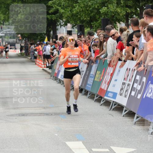 15.06.2025 - REWE Women's Run Strokosch-Dieckow http://msf.ph/oto/7931238 15.06.2025 10:51:32 Ziel 5535 meine-sportfotos.de