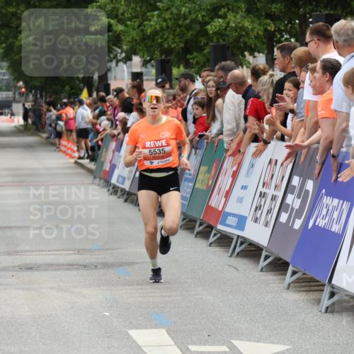 15.06.2025 - REWE Women's Run Strokosch-Dieckow http://msf.ph/oto/7931239 15.06.2025 10:51:33 Ziel 5535 meine-sportfotos.de
