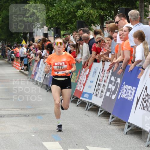 15.06.2025 - REWE Women's Run Strokosch-Dieckow http://msf.ph/oto/7931241 15.06.2025 10:51:33 Ziel 5535 meine-sportfotos.de