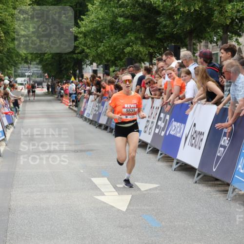 15.06.2025 - REWE Women's Run Strokosch-Dieckow http://msf.ph/oto/7931244 15.06.2025 10:51:34 Ziel 5535 meine-sportfotos.de
