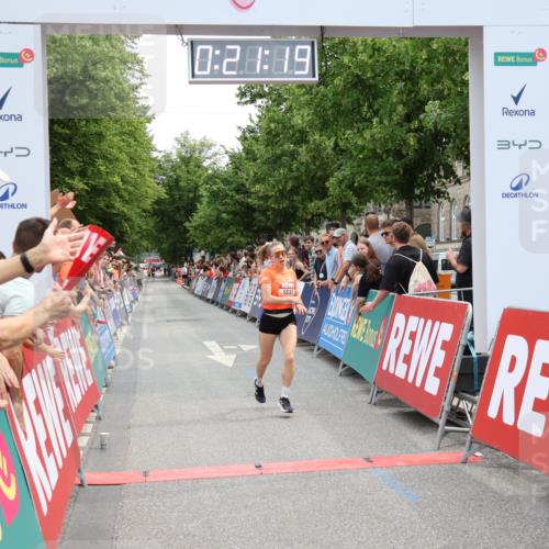 15.06.2025 - REWE Women's Run Strokosch-Dieckow http://msf.ph/oto/7931250 15.06.2025 10:51:36 Ziel 5535 meine-sportfotos.de